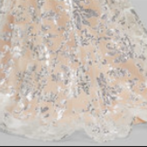 THE ONE AND ONLY DRESS - Picture 4 of 4